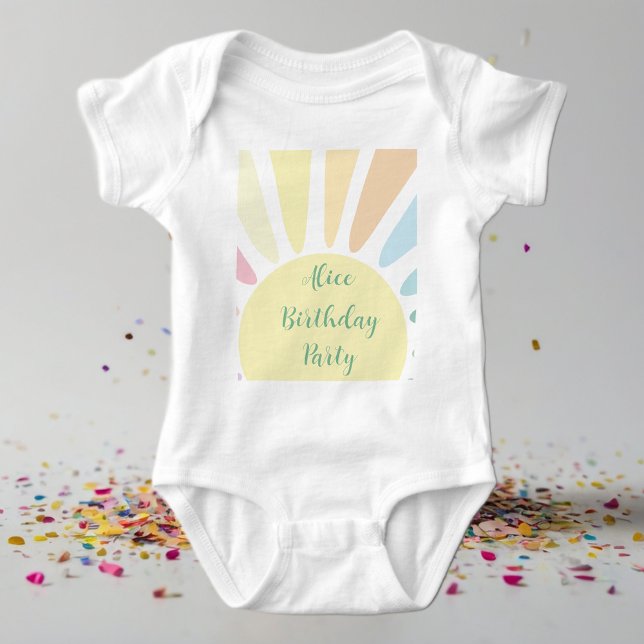 Sunshine Födelsedagsfest Baby T-Shirt (Skapare uppladdad)