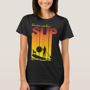 Sup tjej hund stå upp paddla bräda paddling solned t shirt