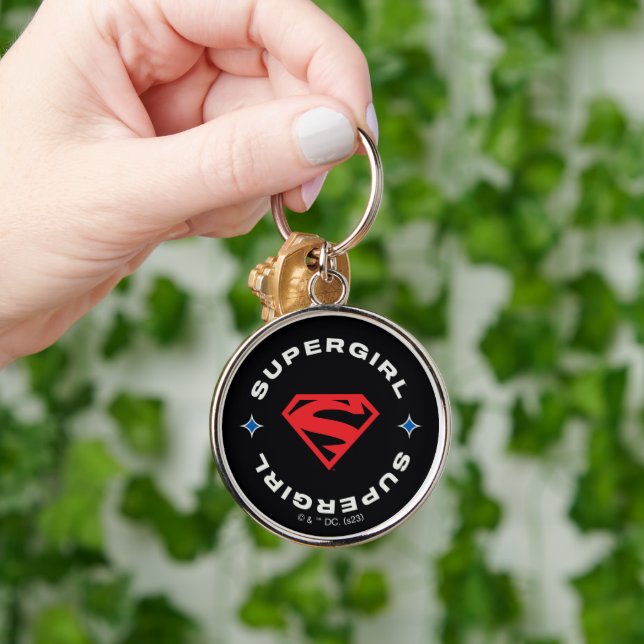 Supergirl Age of Heroes Circle S-Shield Rund Silverfärgad Nyckelring (Hand)