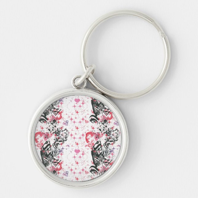 Supergirl Collage Mönster Rund Silverfärgad Nyckelring (Framsidan)