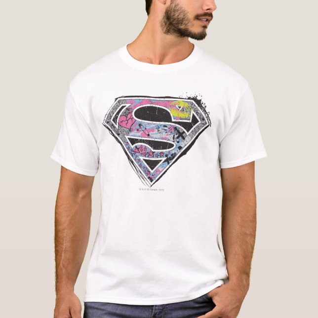 Supergirl Logotyp Collage Tee Shirt (Framsida)