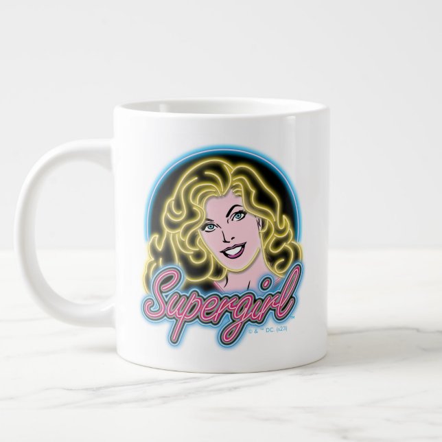 Supergirl Retro Neon Ljus Graphic Jumbo Mugg (Vänster)