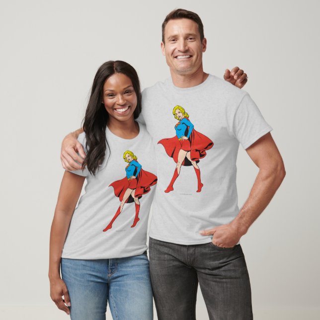 Supergirl Strejka a Pose Tee Shirt (Unisex)
