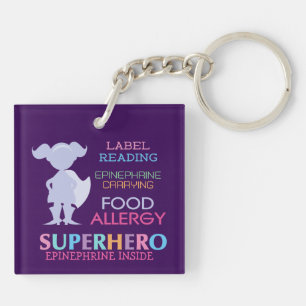 Superheroen för flickan för matallergin lurar den