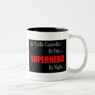 Superheroflygtrafikkontrollant Två-Tonad Mugg