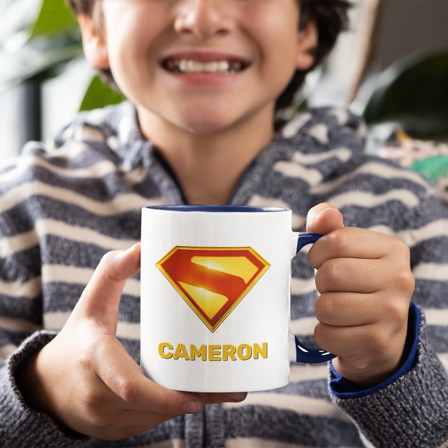 Superman Golden S Shield Brilliance Mugg (Kid holding mug)