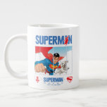 Superman och Krypto Take Flight Jumbo Mugg<br><div class="desc">Upp med Superman och hans lojala toppen, Krypto! Denna pulserande och glatta tecknad-stil-design fångar upp den dynamiska duon som svävar genom himmel, inramad i fet lodrät-paneler som ger en lekfull, modern beröring till en tidlös superhjältescen. Superman leder med ett självsäkert leende och ett säkert rött landskap, medan Krypto begränsar sig...</div>