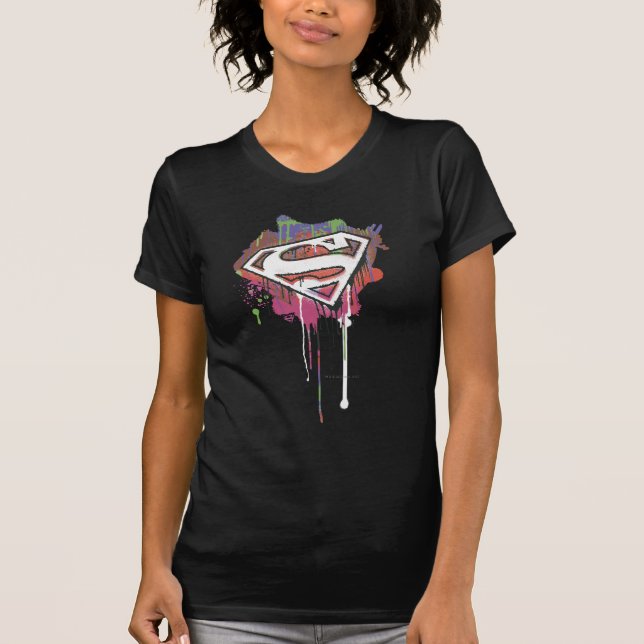 Superman Stylized | Twisted Oskuld Logotyp Tee Shirt (Framsida)