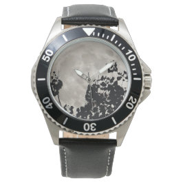 Supermåne bakom svart löv armbandsur