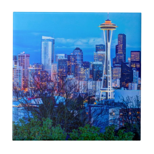 Supermåne stiger nära Seattle-silhoutten Kakelplatta (Framsidan)