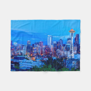 Supermåne stiger nära Seattle-siluett Fleecefilt