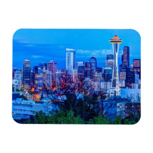 Supermåne stiger nära Seattle-siluetten Magnet