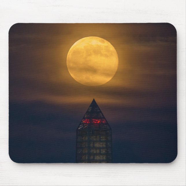 Supermoon Over Washington Monument Musmatta (Framsidan)