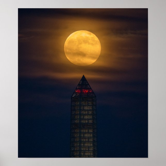 Supermoon Over Washington Monument Poster (Framsidan)