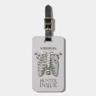 Supernaturlig "Hunter Inside" Ribcage Graphic Bagagebricka