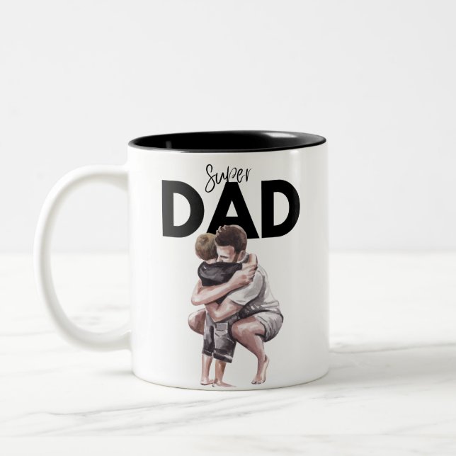 Superpappa som kramar sonen mugg  (Vänster)