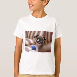 Supersöt hund med sin favoritboll t-shirt