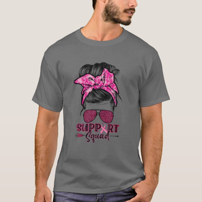 Support Squad Messy Bun Rosa Warrior Breast Cancer T Shirt (Framsida)