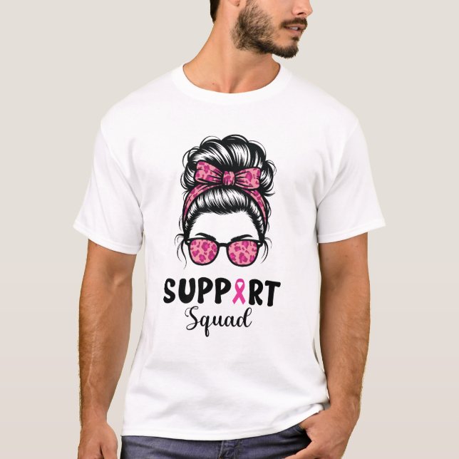 Support Squad Messy Bun Rosa Warrior Breast Cancer T Shirt (Framsida)