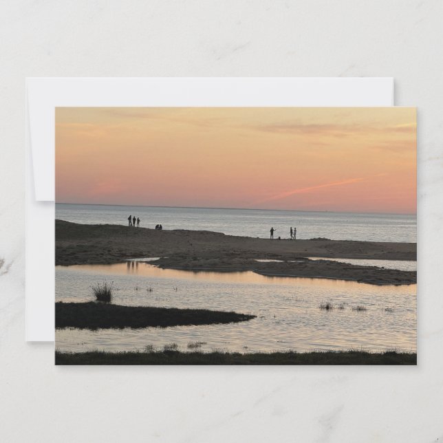 Sur la plage au coucher du soleil (Framsida)