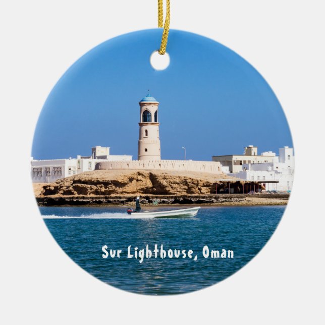 Sur Lighthouse med fiskarbåt - Sur, Oman Julgransprydnad Keramik (Framsidan)