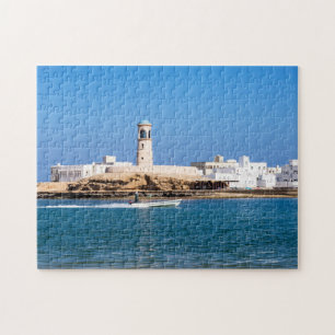 Sur Lighthouse med fiskarbåt - Sur, Oman Pussel