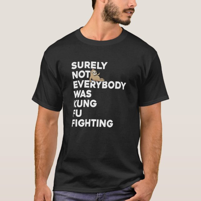 Surely Not Everybody Was Kung Fu Fighting Sloth T Shirt (Framsida)