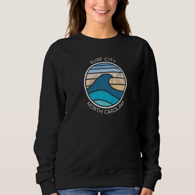 Surf City NC Vacationing Shark Seawaves T Shirt (Framsida)