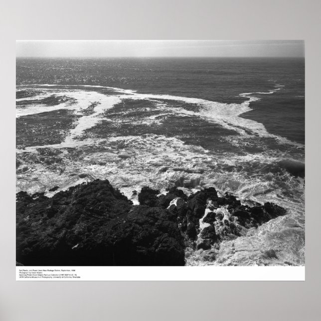 Surf, Rocks, and Foam Lines Near Bodega Station Poster (Framsidan)