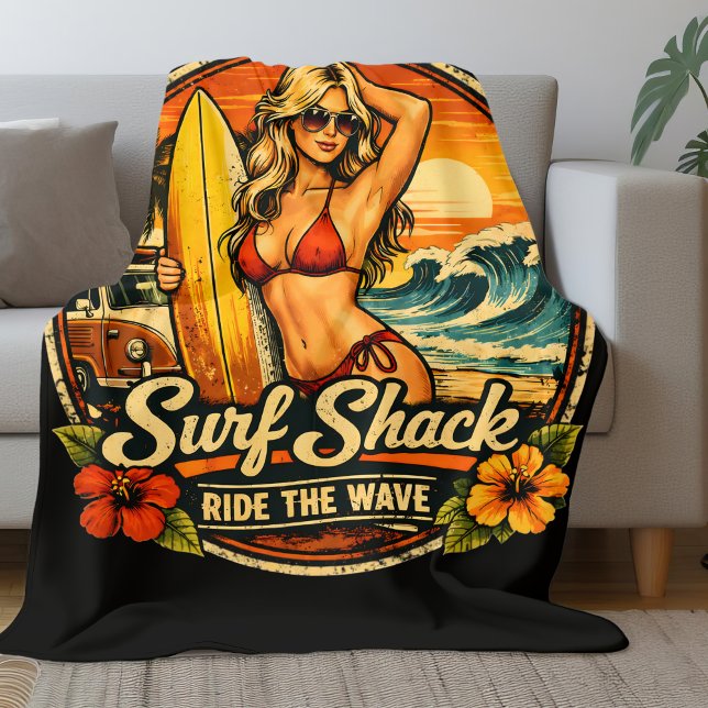 Surf Shack Surfer Pin-Up | Ride The Waves Beach Fleecefilt (Skapare uppladdad)