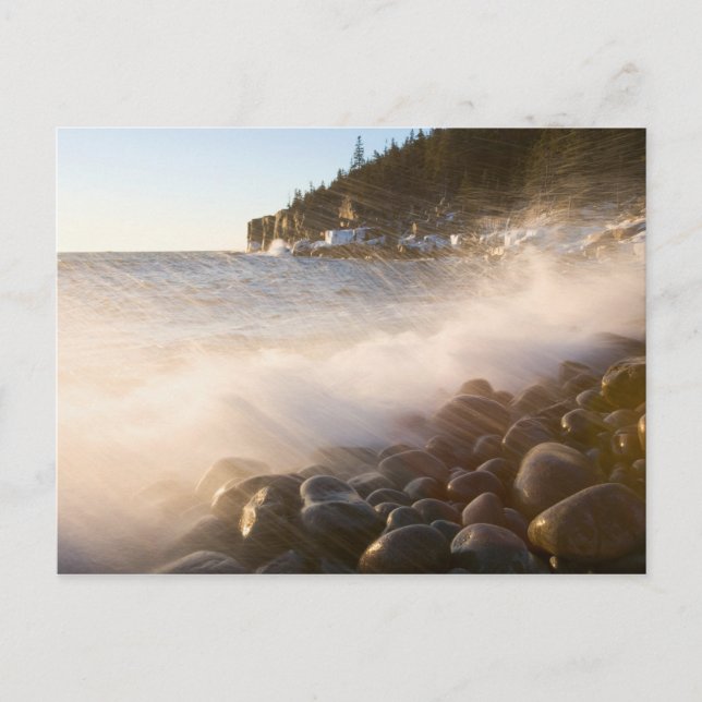 Surf sköljer över kullerstenarna i Monument Vykort (Framsida)