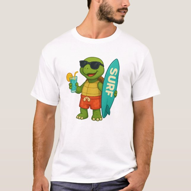 Surf Turtle – Fun Summer Beach Cartoon T Shirt (Framsida)