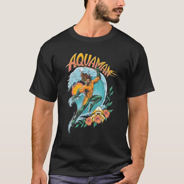 Surfa av Aquaman och Trident Stigning Graphic T Shirt (Framsida)