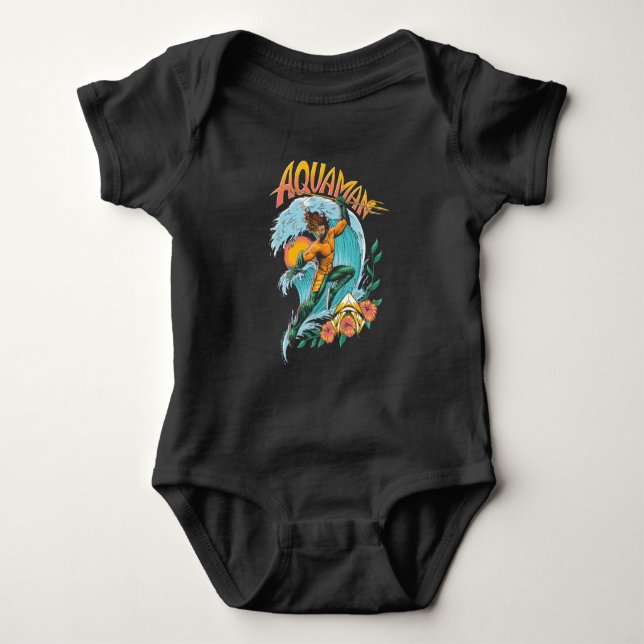 Surfa av Aquaman och Trident Stigning Graphic T Shirt (Framsida)