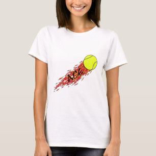 Surfa tennis boll på eldlågor tee shirt