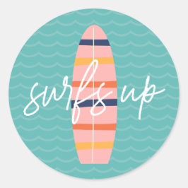Surfa upp rosa surfbräda och vågor Födelsedagsfest Runt Klistermärke