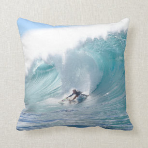 Surfalegenden Rochelle Ballard som surfar Kudde
