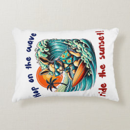 Surfande Bunny med solglasögon under solnedgången Prydnadskudde