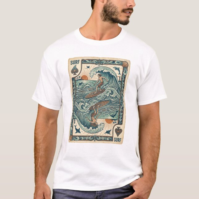 surfande ess i spelkort stil design t shirt (Framsida)