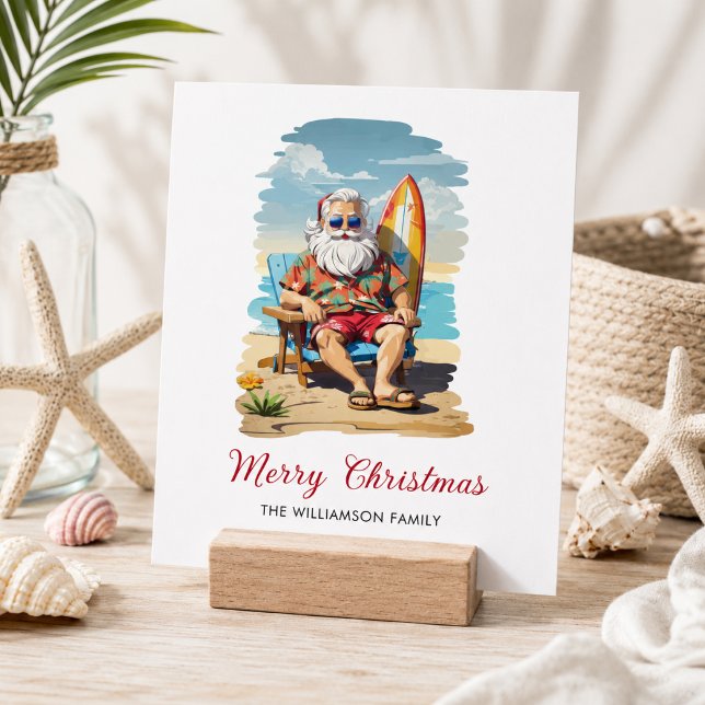 Surfande tomte strand julkort (Add Family Name & message on reverse to customize)