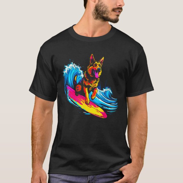 Surfande tysk shepherdhund Surf Surfare T Shirt (Framsida)