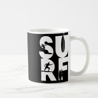 Surfaren med surfbrädor i surfvågsriddare och idé kaffemugg