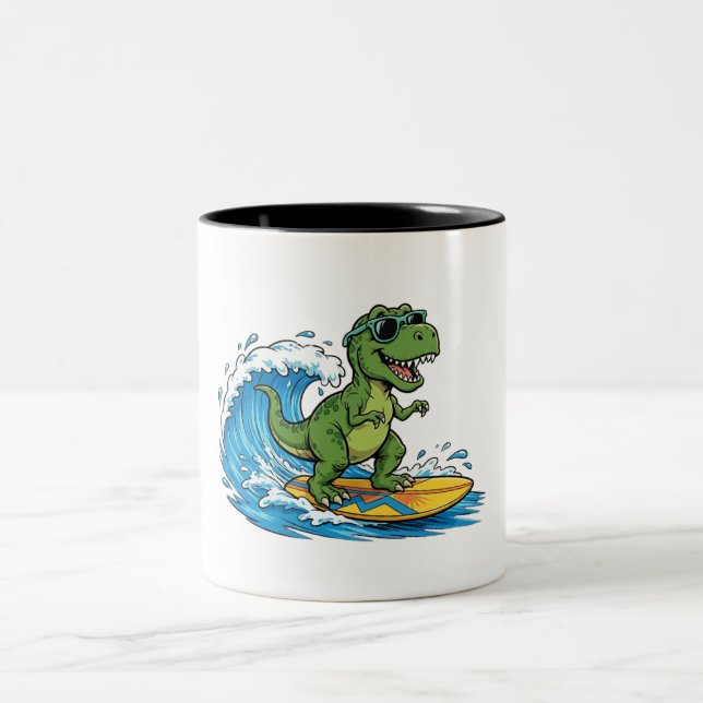 Surfasaurus en surfingdinosaurie Två-Tonad mugg (Center)
