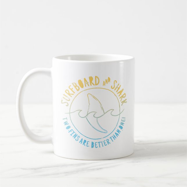 Surfboard och Shark FUNNY Summer Beach Vacation Kaffemugg (Vänster)