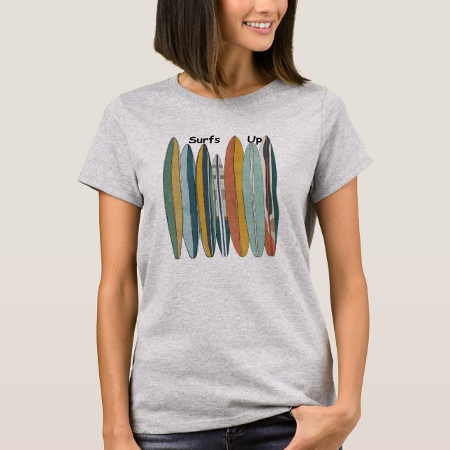 Surfboards In A Row Women And Teens Surf's Up T Shirt (Framsida)