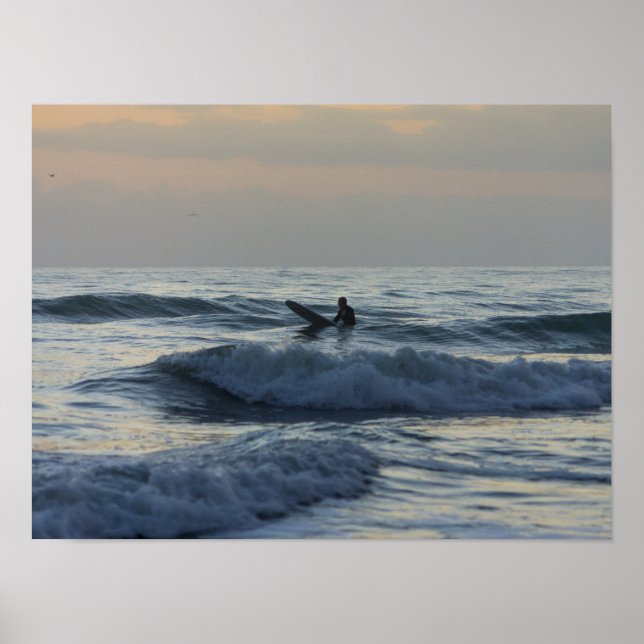 Surfer Awaits Poster (Framsidan)