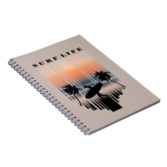 Surfer går in i stranden vid solnedgång | Surfa Li Anteckningsbok (Högra Sidan)