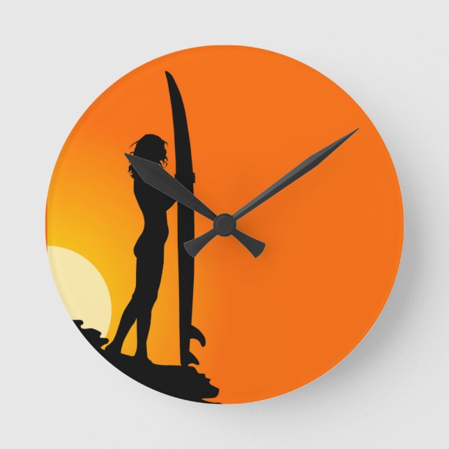 Surfer Girl Wall Clock Rund Klocka (Framsida)