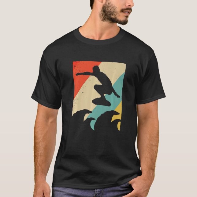 Surfer Riding Vinkarare Vintage Surfing T Shirt (Framsida)