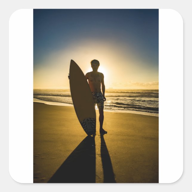 Surfer silhuett under soluppgång fyrkantigt klistermärke (Framsida)